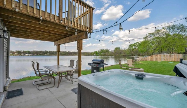 Lake Front Hot Tub Fire Pit Sleeps 10