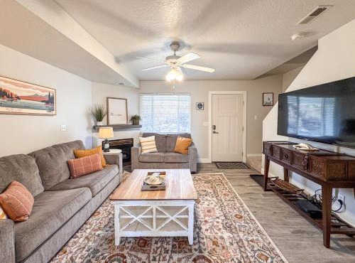 Lake View Condo 930 4
