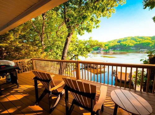 Lakefront-4BD/2BA/Dock/Grill/Decks/-12PP