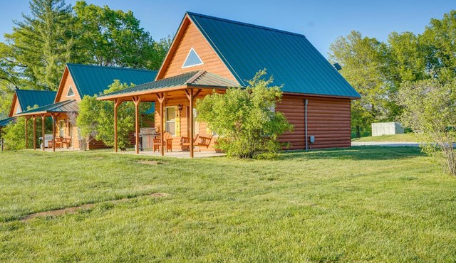 Lakefront Columbia Cabin w/Porch & Shared Dock