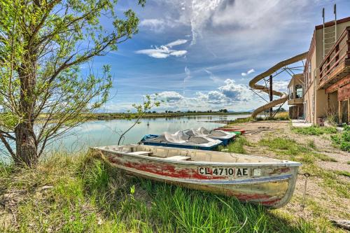 Lakefront Country Home w/Waterslide & Trampoline!