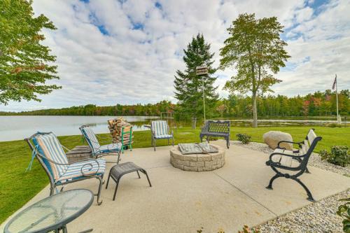 Lakefront Home: Private Dock, Fire Pit, & Kayaks
