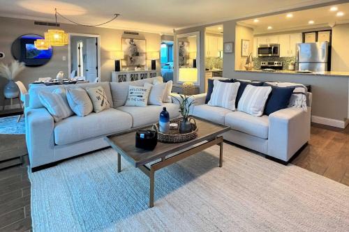Lakefront Retreat with Lake Hamilton Views!