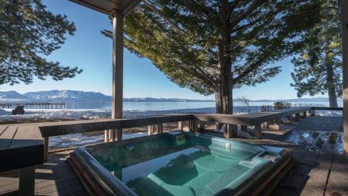 Lakefront Townhome w Private Hot Tub 270 Views - Sleeps 12