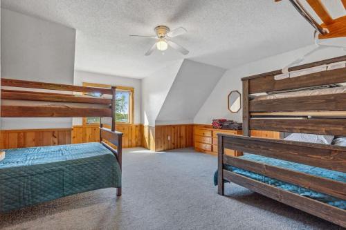 Lakeside Condo #15 4BR 3BA Timberlane Resort