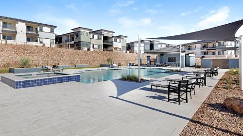 Landing Amazing 1BD Pool