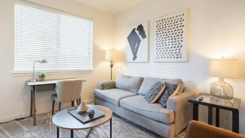Landing Modern Apartment with Amazing Amenities (ID3104X13)