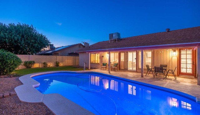 Large Pool With Diving Board, Remodeled 3bdrm, Near State Farm STDM and More!