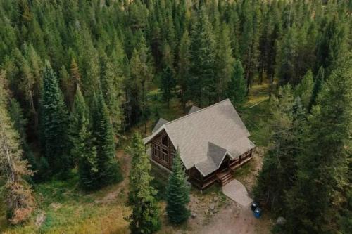 Lariat Lodge - Hot Tub, Yellowstone, Pizza Oven, Pets, Log Cabin