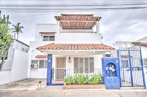 Las Palmas Golden Zone Duplex - Pool & Sunset Rooftop