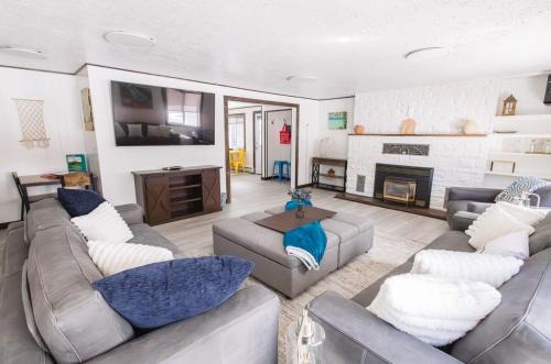 Lazy Duck Inn #30 The Lucky Duck House, a cozy 2-bedroom retreat 1 min from Yellowstone