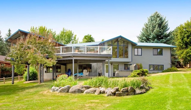 Lazy K on Peaceful Bay - Full Property