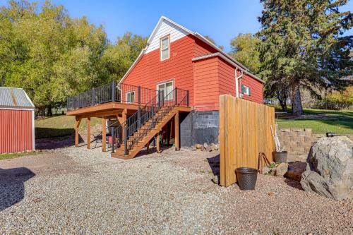 Lead Hideaway w/Fireplace, Grill & New Deck!