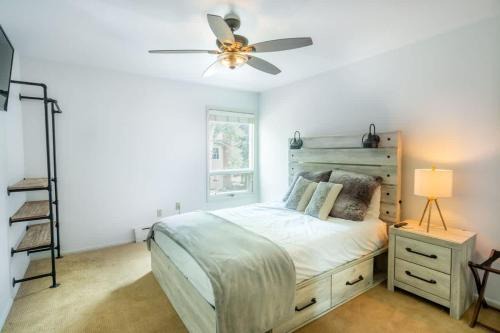Local's Condo in Vail Steps from Ski Shuttle