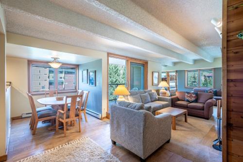 Lodge @ Copper 208