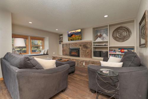 Longbranch Pine Condo: Great Location