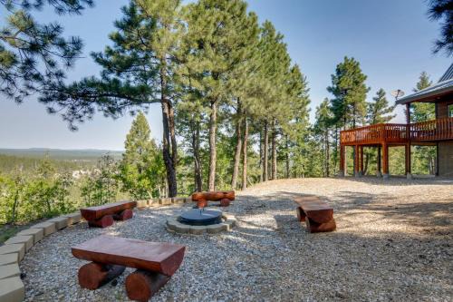 'Longview Lodge' w/Furnished Deck & Fire Pit!
