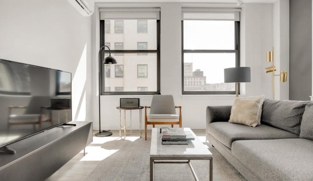 Loop 1BR w Gym Roofdeck nr Financial District CHI-201