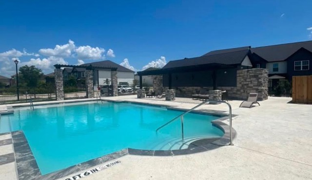 Loop, New Luxurious Large 3BR House, Sleeps 11 with Free Parking