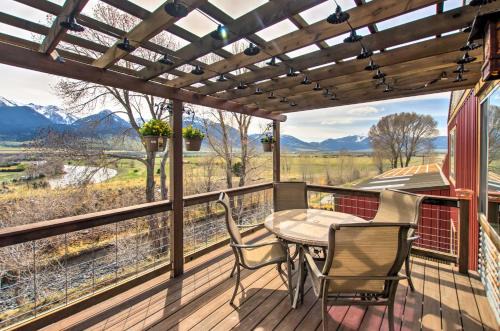 Lovely Livingston Loft w/Mountain & River Views!