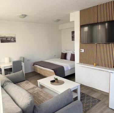 Lux Studio Apartments