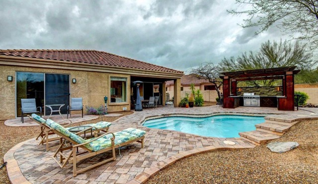 Luxe Couples Retreat w/Pool & Outdoor Kitchen!