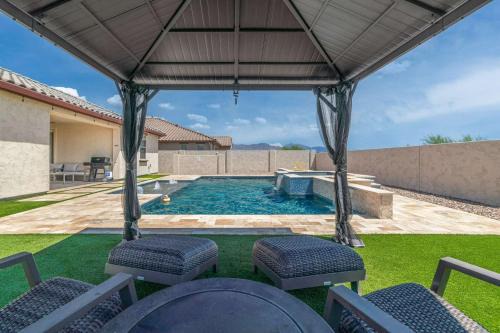 Luxe Goodyear Oasis Pool King Suite Grill
