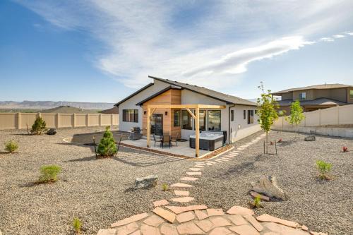 Luxe Living: Grand Junction Home w/Hot Tub, Views