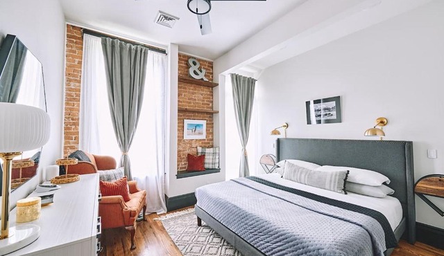 Luxe Main St Loft with Rooftop Lounge and Balcony
