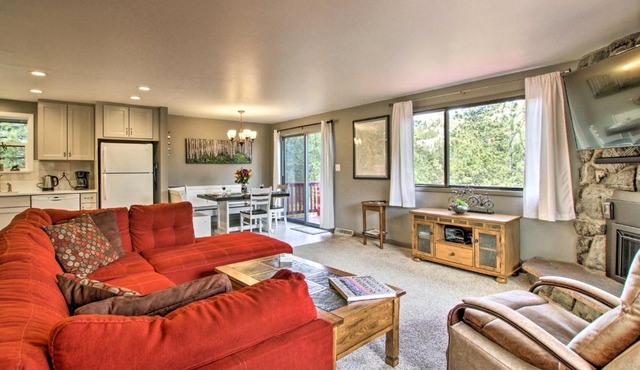Luxe Updated Home w/Grill + Hot Tub: 4 Mi to RMNP
