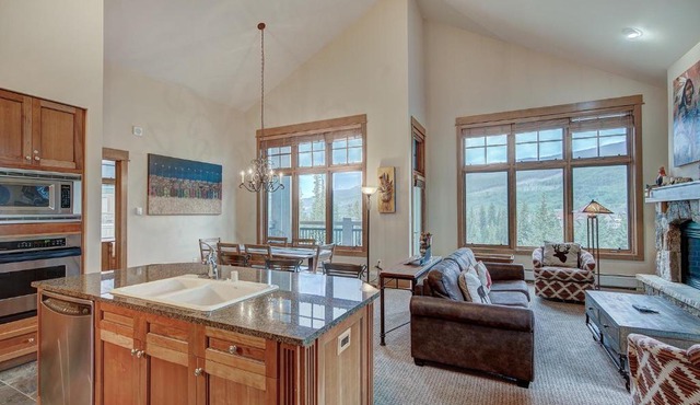 Luxurious 3 BR in River Run Village Featuring Ski in, ski out condo