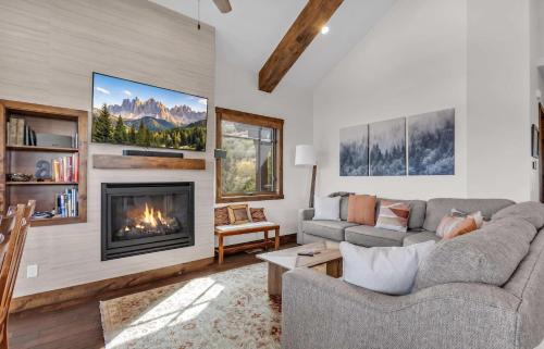Luxurious 4BD Near Canyons Village