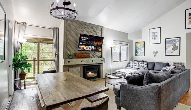 Luxury 2 Bedroom Condo with Pool Hot Tub and Sauna