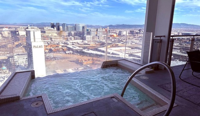 Luxury 4000 sqft Penthouse at Palms Place 56 Floor