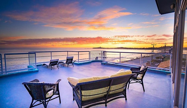 Luxury Beachfront Penthouse Walk to the Beach Restaurants Entertainment