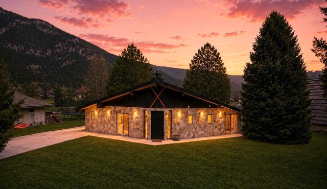 Luxury Big Sky Golf Course Retreat with Hot Tub