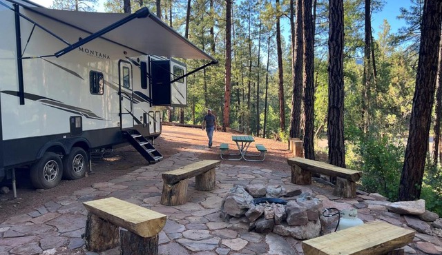 Luxury Glamper Retreat 14 Forest Site