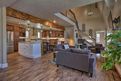 Luxury Great Falls Retreat | Hot Tub | W & R