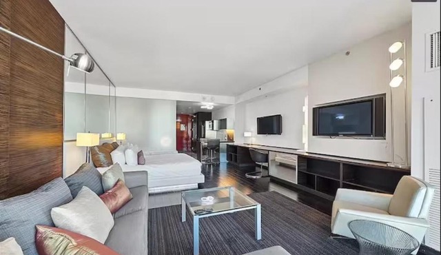 Luxury Hotel Suite With Private Strip View Balcony