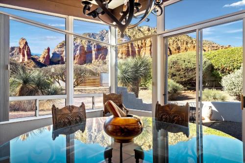 Luxury in Sedona Desert with 360 Views & Sunsets with Family