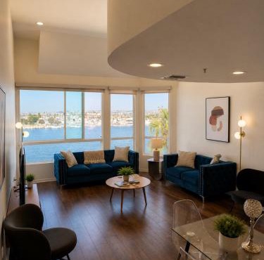 Luxury Marina Penthouse with Panoramic Ocean View