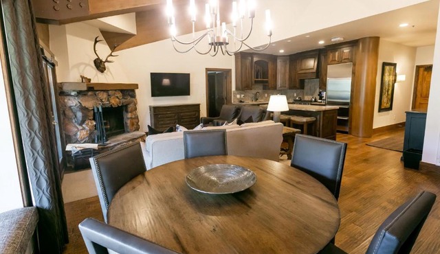 Luxury One Bedroom with Mountain View