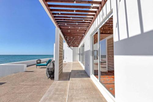Luxury & Spacious Beachfront Home Casa Espiritu