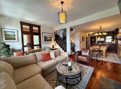 Luxury Townhome w/Views, Private Jacuzzi & Garage