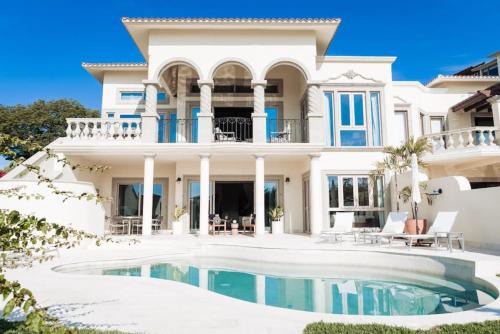 Luxury Villa Retreat, Pool