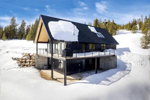 Luxury Villa with Ping-Pong Table and Design Interior in Tabernash, Colorado
