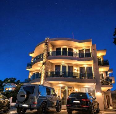 M H Luxury Residences