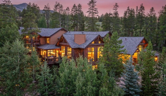 Majestic Mountain Lodge