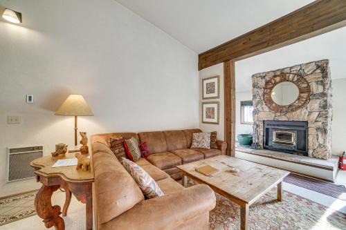 Mammoth Lakes Condo: Walk to Village & Gondola!
