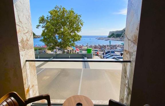 Marinus Hotel